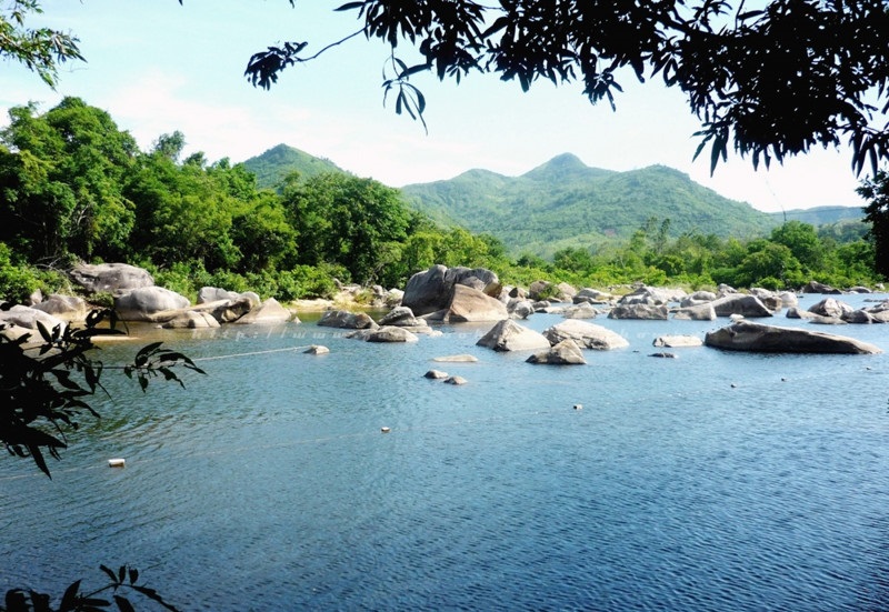 Tham quan Tháp Đôi - Nhà thờ Làng Sông - Gành Ráng Quy Nhơn