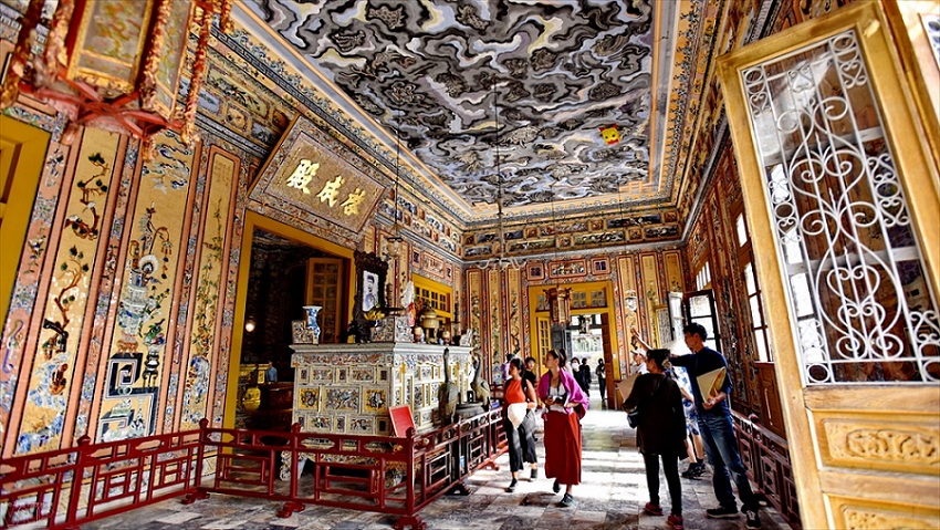 Một ngày khám phá mảnh đất cố đô Huế