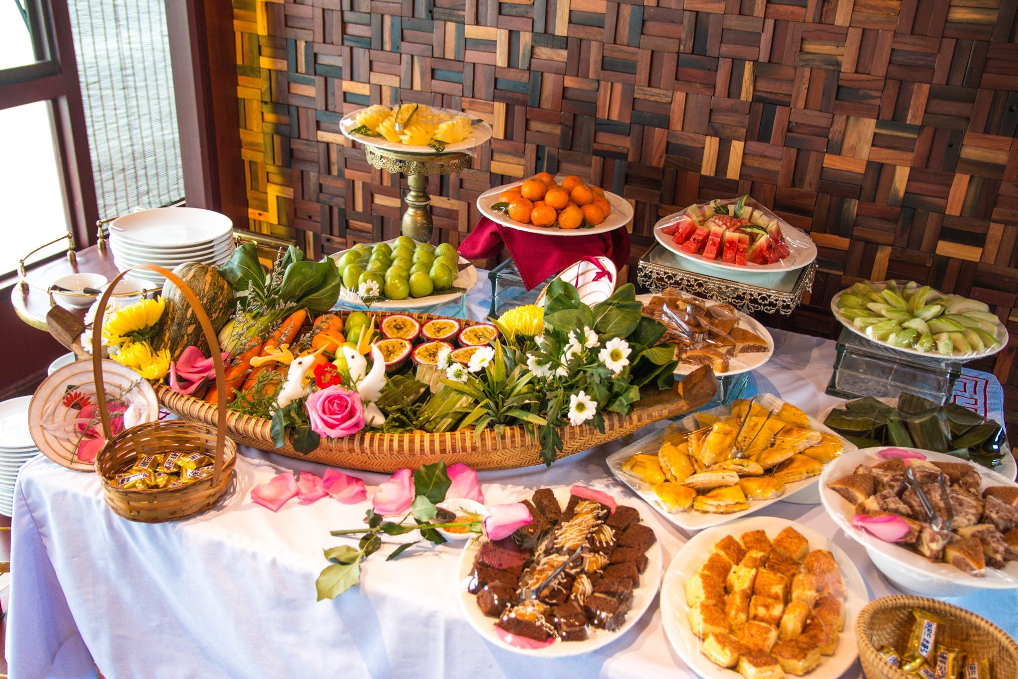 Trà chiều trên Thuyền Rồng, sông Hương