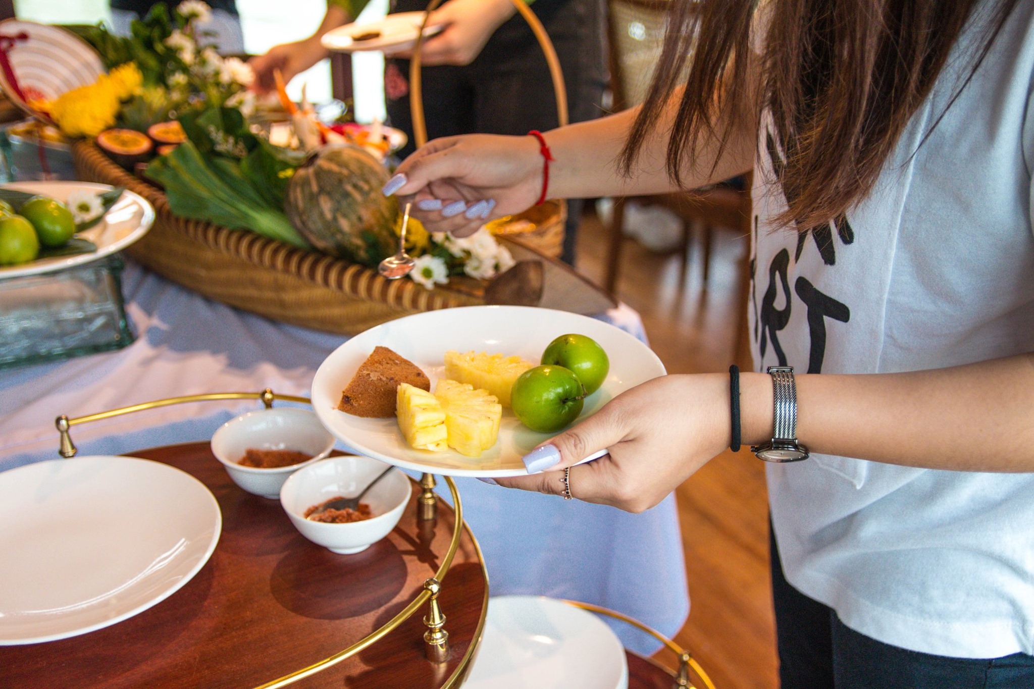 Trà chiều trên Thuyền Rồng, sông Hương