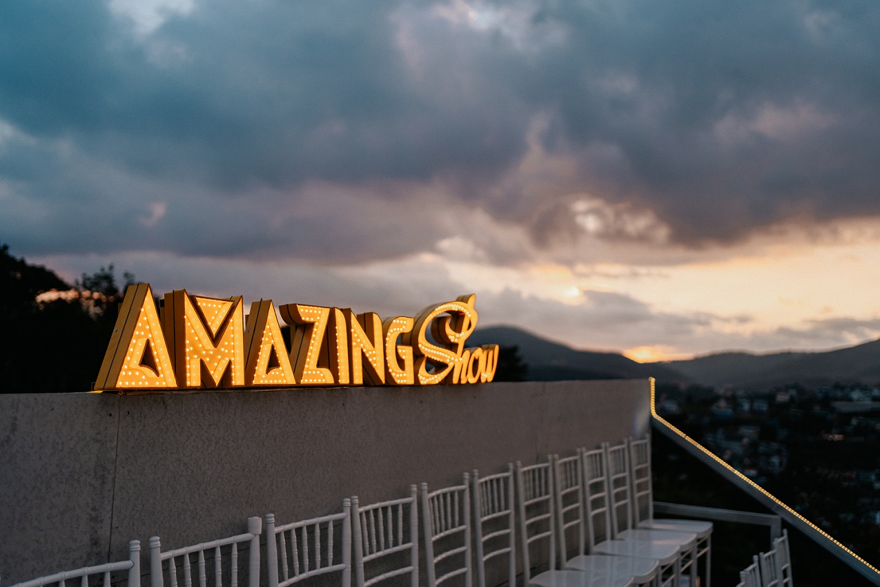 [Đã kết thúc] Vé Amazing Show tại Dalat Golf Café tháng 01/2022