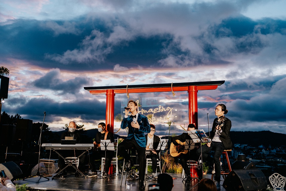 [Đã kết thúc] Vé Amazing Show tại Dalat Golf Café tháng 01/2022