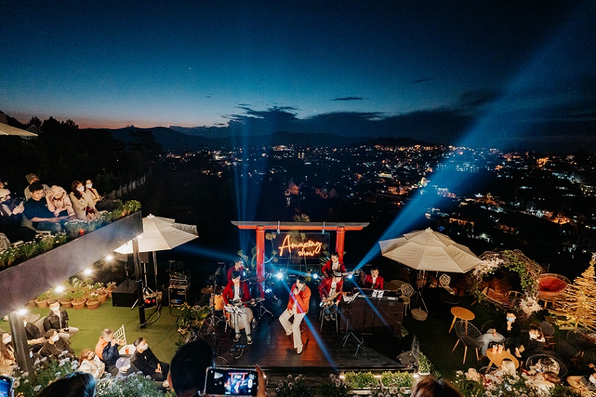 [Đã kết thúc] Vé Amazing Show tại Dalat Golf Café tháng 01/2022