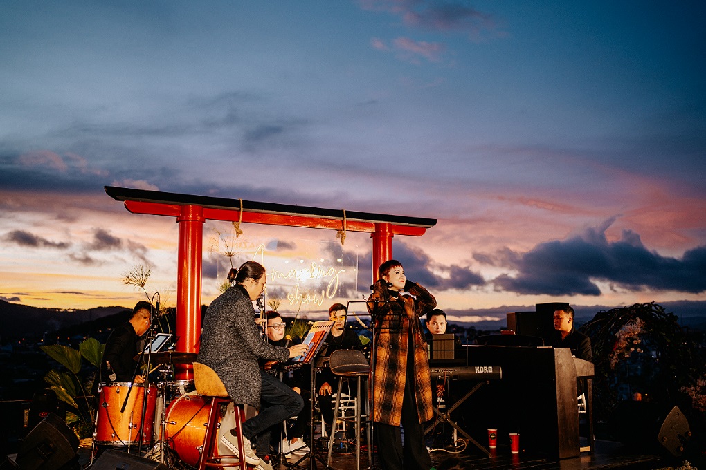 [Đã kết thúc] Vé Amazing Show tại Dalat Golf Café tháng 01/2022
