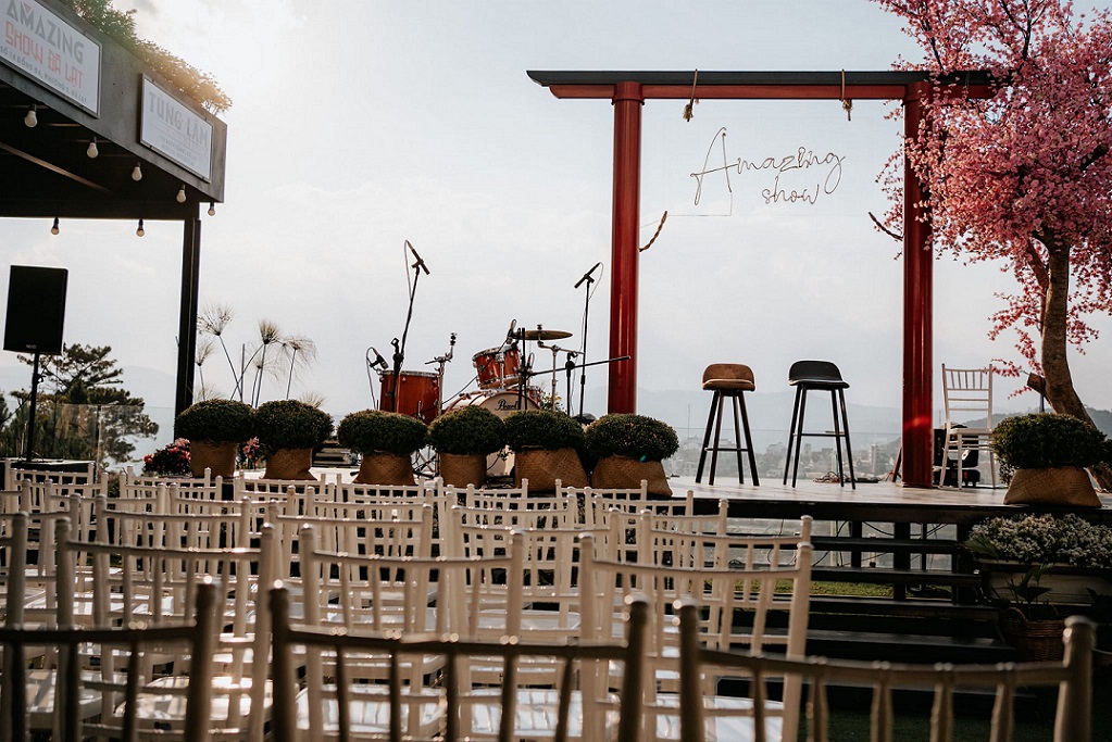 [Đã kết thúc] Vé Amazing Show tại Dalat Golf Café tháng 02/2022