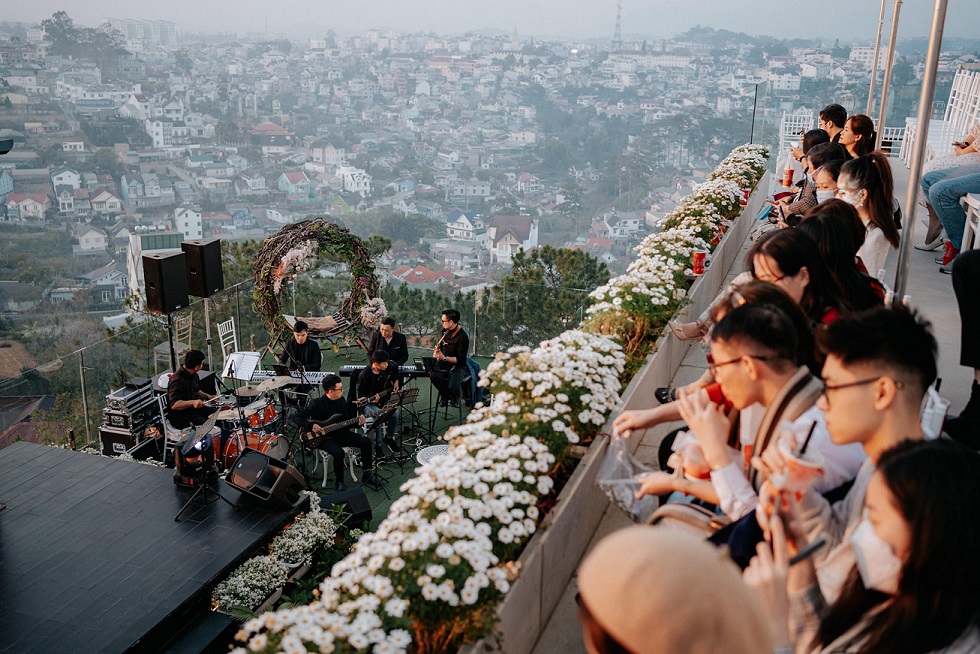 [Đã kết thúc] Vé Amazing Show tại Dalat Golf Café tháng 02/2022